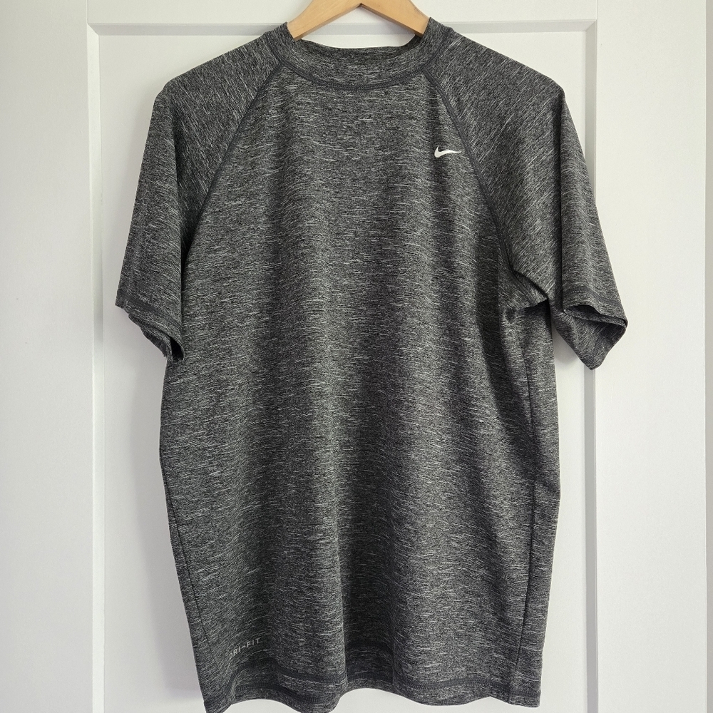 Nike Dry-fit Men's Large Gray Athletic T-Shirt